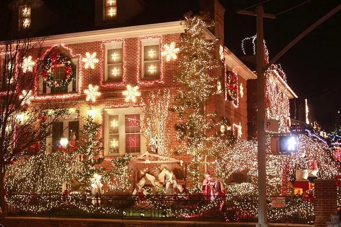Dycker Heights and Christmas Lights Tour $ 39 Dollars Photo
