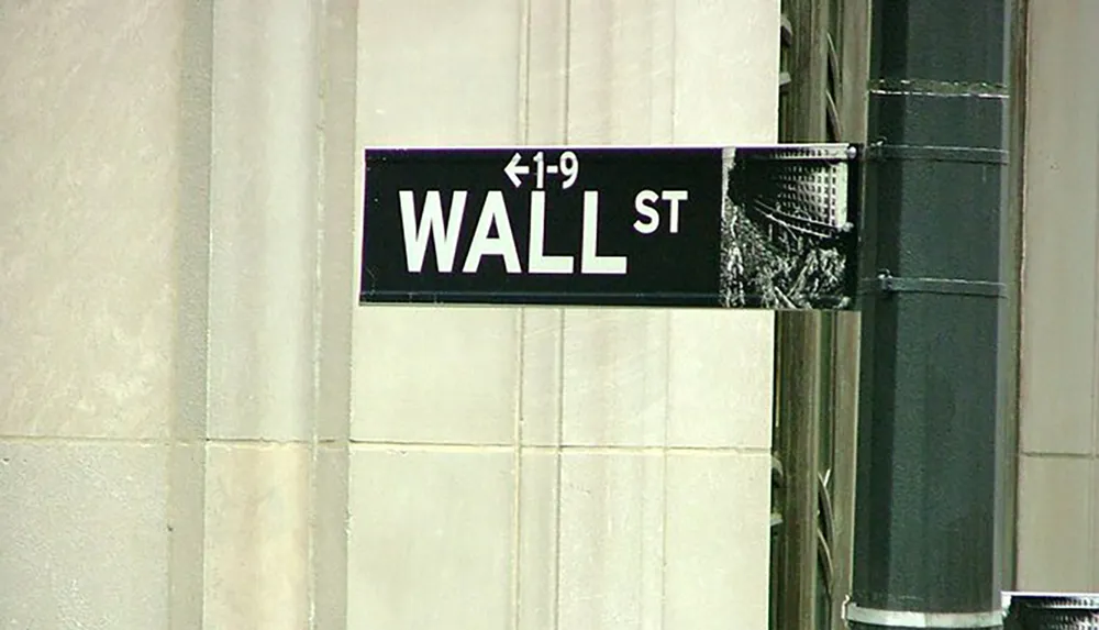 The image shows a street sign for Wall Street with an arrow indicating street numbers 1-9 to the left